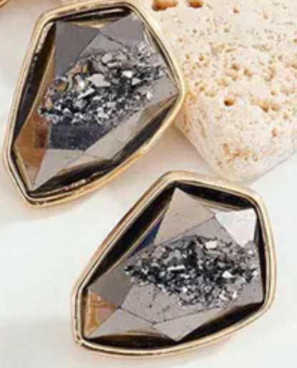 Gold geometric shaped earrings with gray druzy stone