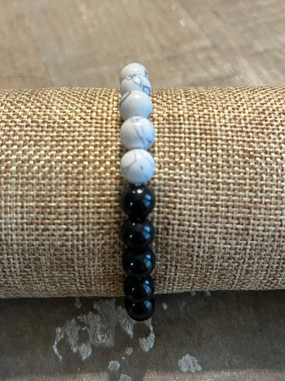 Good luck bracelet - Black and white beaded bracelet (yin and yang)