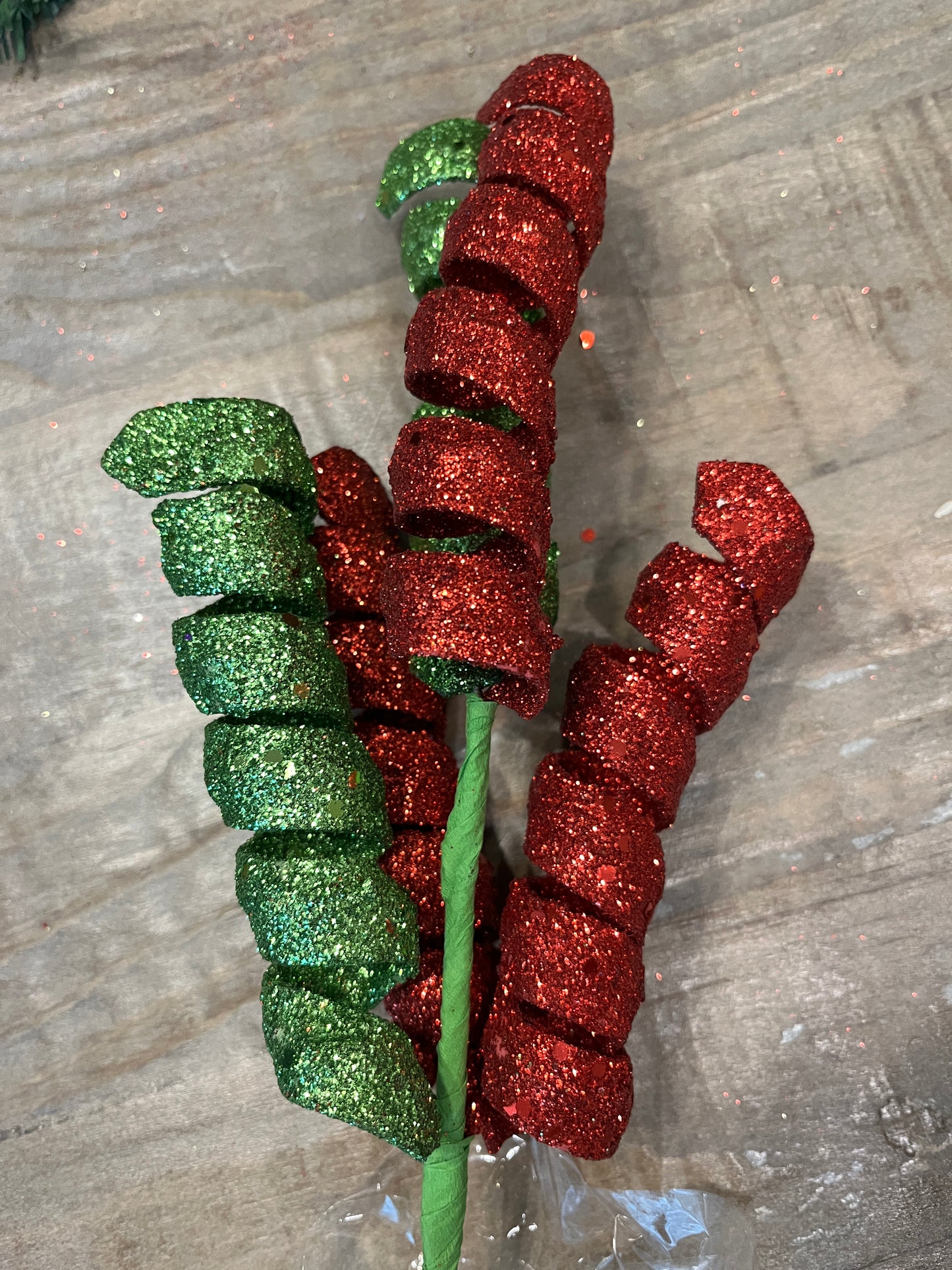 XMAS Lime and Red giltter swirl pick