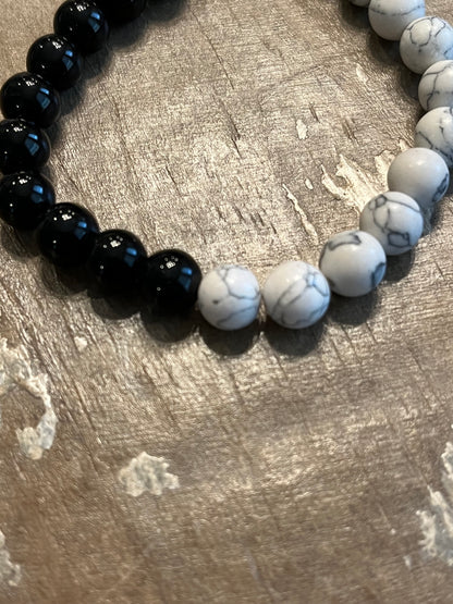 Good luck bracelet - Black and white beaded bracelet (yin and yang)