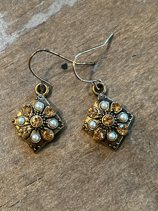 Boho Drop earrings - vintage gold earrings with pearl and amber colored stone