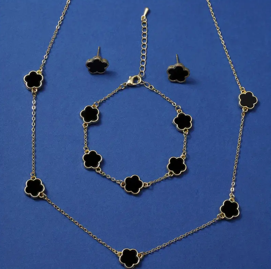 4 pc. Quatrefoil set